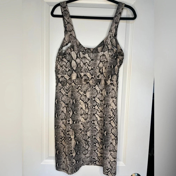 H&M Snakeskin pattern body on dress Size 12 ✨NWT✨ - Picture 7 of 7